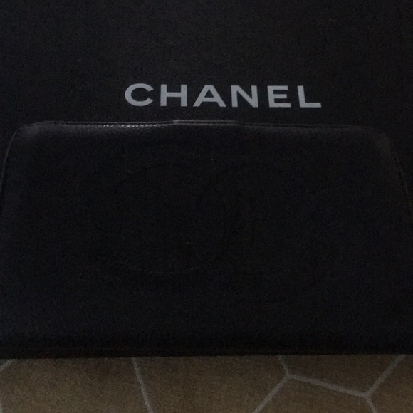 Lamb  authentic  Chanel with auth sticker . Going Chanel metal logo clasp . - Picture 2 of 14